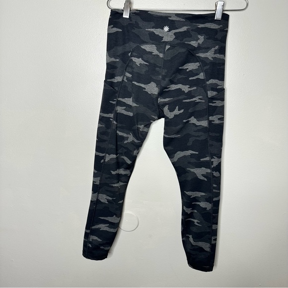 Athleta Ultimate Stash Pocket Black Camo Lightning 7/8 Tights Size Medium - Picture 9 of 10